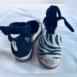 VINCE CAMUTO Binadee Zebra Platform Espadrille Sandals | Women’s 6